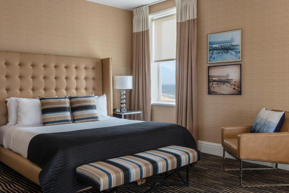 Standard King Room interior
